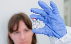 「効くかどうかは誰もわからない」ロシアで世界初承認の新型コロナワクチンについて辛坊治郎が分析