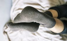 夜寝るときに靴下などを履いても冷え性に悩まされます。どうしたらいいでしょうか？　医師が回答