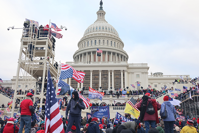 連邦議会にトランプ氏支持のデモ隊が侵入 きっかけはホワイトハウス前での演説 無料のアプリでラジオを聴こう Radiko News ラジコニュース