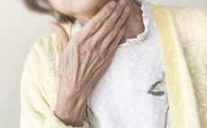 喉の飲み込み力が弱い人は要注意……高齢者に増えている誤嚥性肺炎とは