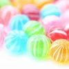 どの味になるか運次第　長い糸を引っ張って選ぶ「糸引き飴」