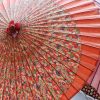 和傘を持つ時はどこを持つ？「和傘の豆知識」