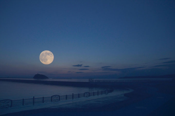 要注意 地平線近くの月が大きく見えるのは 錯覚 です ニッポン放送 News Online