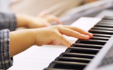 なぜ「ピアノは習いごとによい」と評価されるのか