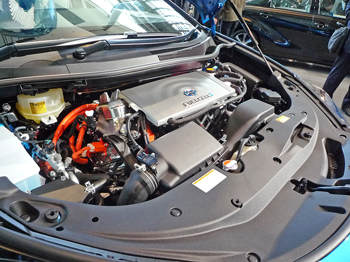 燃料電池車は「究極のエコカー」と呼ばれるが……（トヨタ・旧型ミライ）