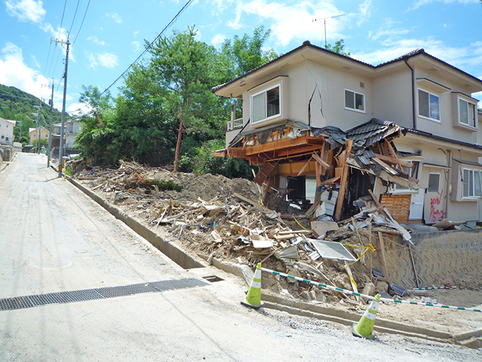 2018年の西日本豪雨　広島県熊野町で壊滅した住宅