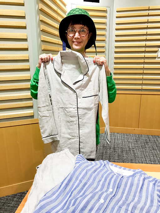 寝るときは裸やTシャツより「パジャマ」　戸田恵子が聞く、睡眠の質がアップする寝間着の選び方