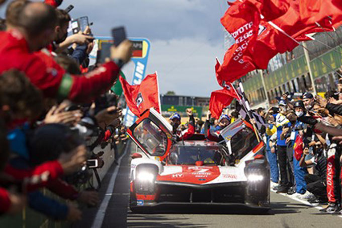 トヨタがル・マン24時間レースを４連覇！ ワンツーフィニッシュで歴史的なレースを制す