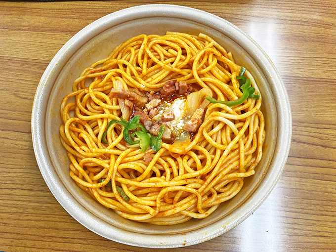 コンビニで購入したナポリタン　日本のスパゲティの定番の1つ