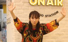 ファーストサマーウイカ、“川口能活モデル”の日本代表ユニフォーム姿を披露「めちゃくちゃかっこいい」