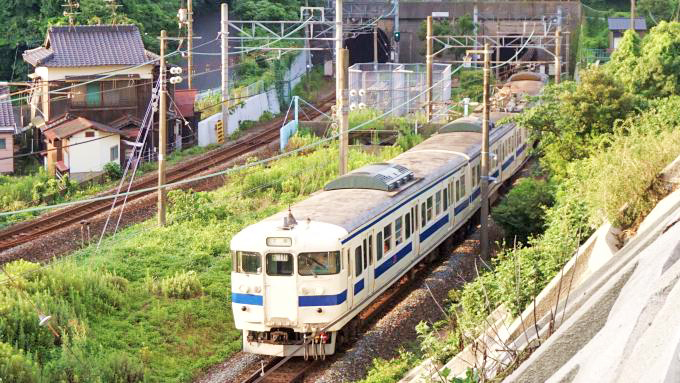 関門トンネルを走る415系電車・普通列車、山陽本線・門司～下関間