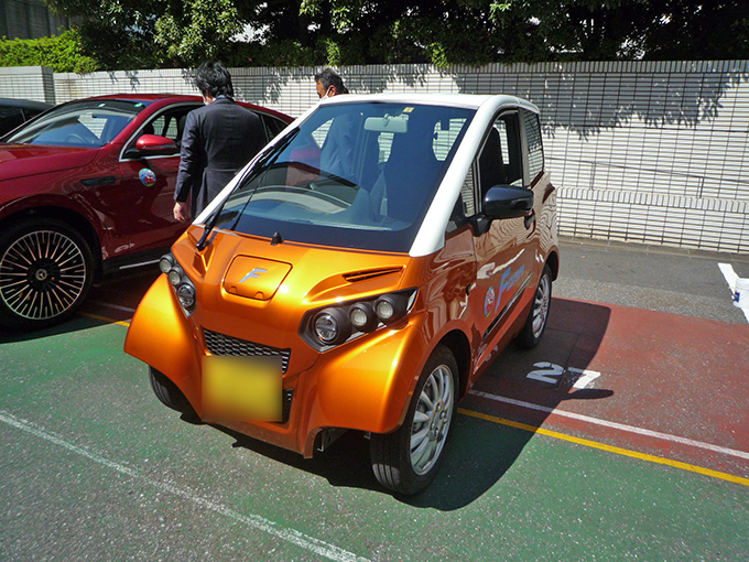 超小型電気自動車「FOMM ONE」