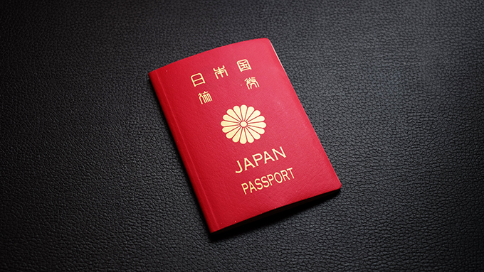 日本のパスポートが桜ではなく「菊のマーク」である理由
