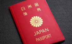 日本のパスポートが桜ではなく「菊のマーク」である理由