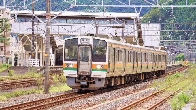 コロナ禍以降、ゆったり乗車できることも……東海道本線の普通列車