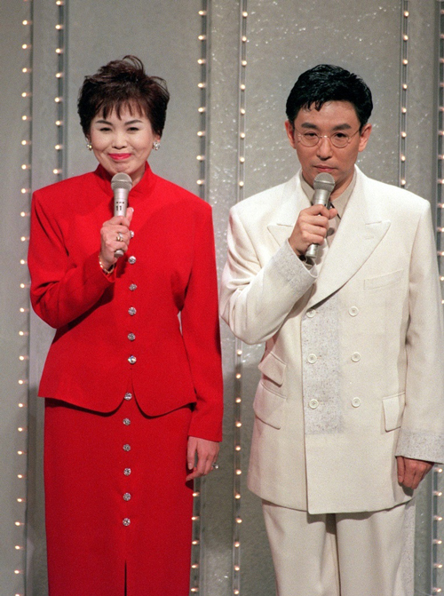 上沼恵美子、古舘伊知郎　紅白司会　1995年12月31日　写真提供：共同通信社