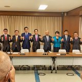 自民党新役員が決まる　岸田総裁（左から5番目）、高市早苗氏は政調会長（右から4番目）、河野太郎氏は広報本部長に（左から2番目）