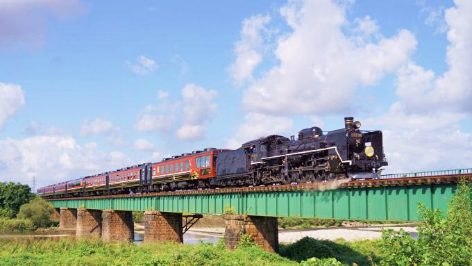 C57形蒸気機関車＋12系客車・快速「SLばんえつ物語」、磐越西線・五泉～猿和田間