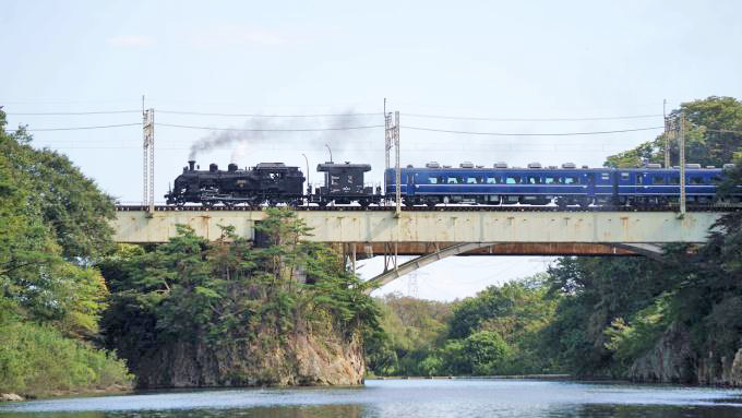 C11形蒸気機関車＋14系客車「SL大樹」、東武鬼怒川線・大桑～新高徳間
