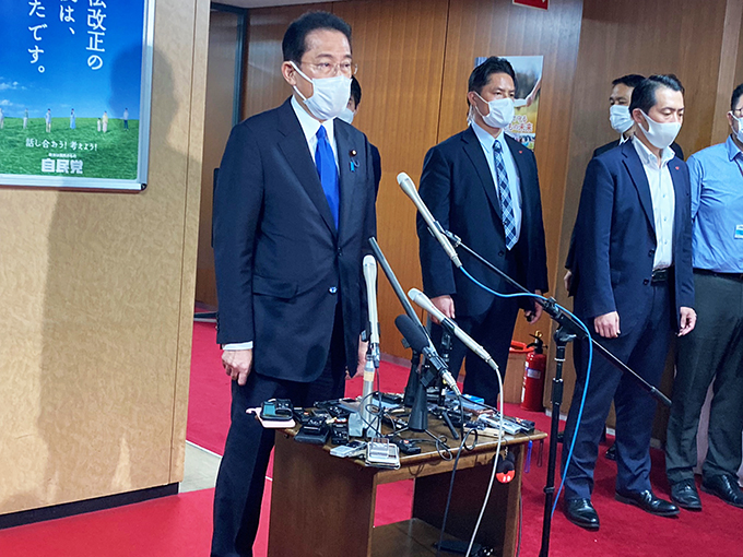 自民党新役員の起用理由を語る岸田総裁