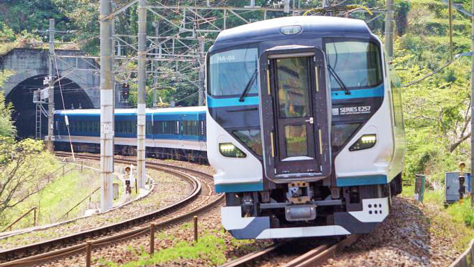 E257系電車・特急「踊り子」、東海道本線・根府川～早川間