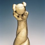 佐々木主浩が得意とするフォークを握った右手から型取りされたブロンズ像