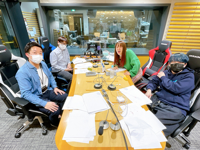 左からディレクター、プロデューサー、フワちゃん、構成作家　～この番組がどうしたらいいラジオになるのか緊急ガチ会議！！