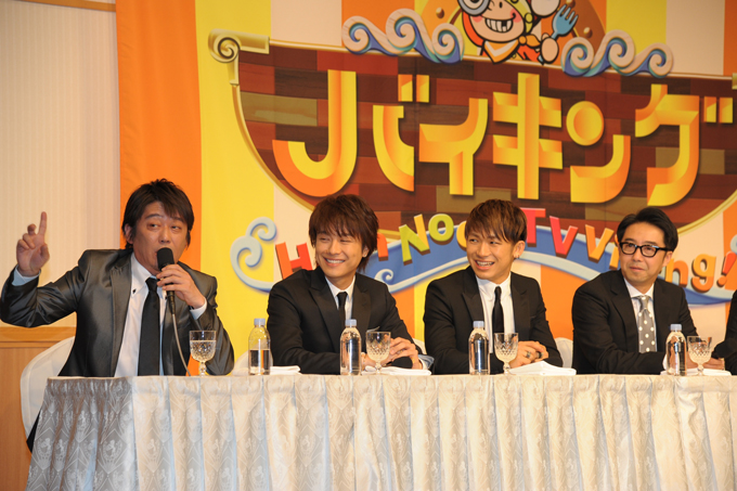 フジテレビ　「バイキング」発表会見　登壇した出演者たち　左から、坂上忍、TAKAHIRO、NAOTO、矢作兼（おぎやはぎ）　2014年03月20日　写真提供：産経新聞社
