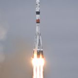 2021年12月8日、カザフスタン・バイコヌール宇宙基地から打ち上げられる、前沢友作氏らの宇宙船を載せたソユーズロケット（共同）写真提供：共同通信社