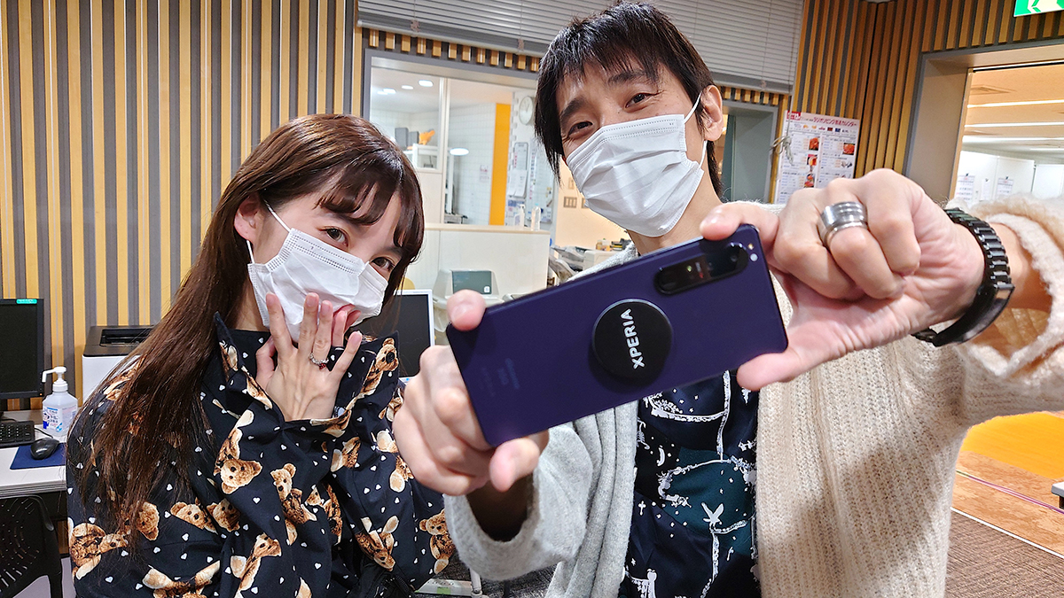 乃木坂46が目の前にいる感覚を味わえるVRゴーグル「Xperia View」と