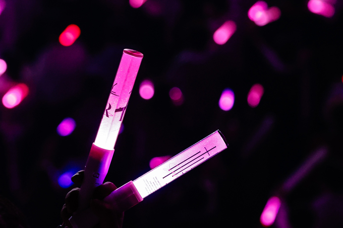 櫻色のペンライトで埋まる会場はとても綺麗でした　～『櫻坂46 1st TOUR 2021』 カメラ：上山陽介　(C)Seed & Flower LLC