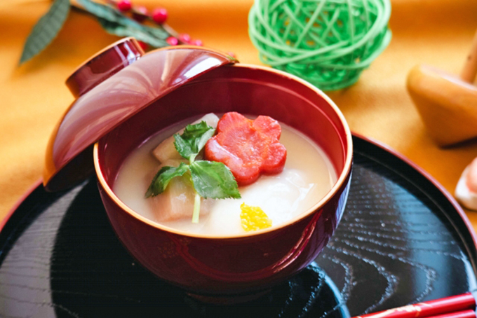 関西風お雑煮が「白味噌」で「里芋」が入っているのはなぜ？