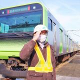E235系電車とニッポン放送・飯田浩司アナウンサー