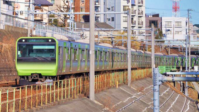 E235系電車・普通列車、山手線・田端～駒込間