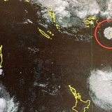 ハアパイ火山噴火の衛星画像（赤丸部分　気象庁資料から）