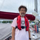 8月24日（火）、ヨットでの太平洋往復横断を達成し日本へ到着したときの辛坊治郎
