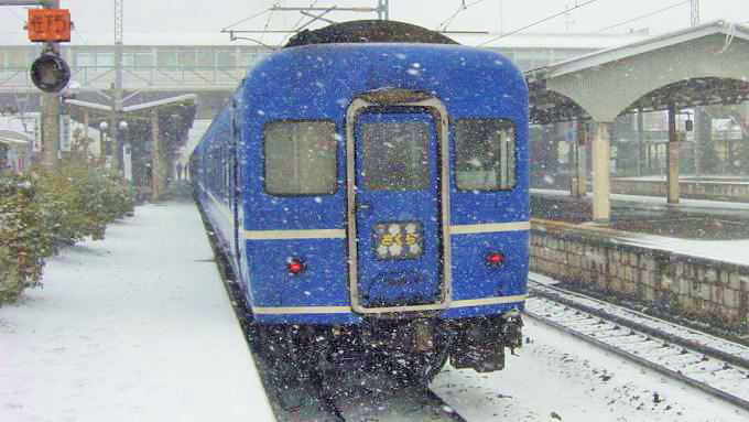 14系客車・寝台特急「さくら」、長崎本線・肥前山口駅（2005年撮影）
