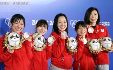 ロコ・ソラーレ　吉田知那美はなぜ氷上で笑顔を見せるのか　～カーリング日本最高「銀」獲得