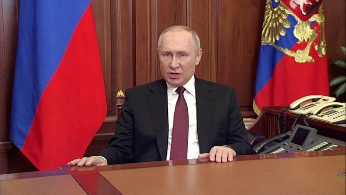 24日、軍事作戦の決行をテレビ演説で宣言するロシアのプーチン大統領（ロイター＝共同）　2022年2月24日　写真提供：共同通信社