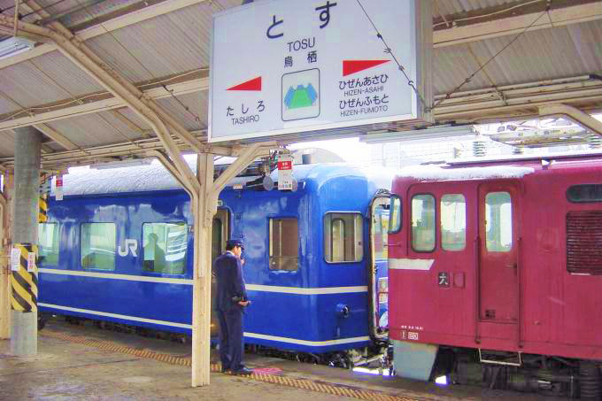 ED76形電気機関車＋14系客車・寝台特急「さくら」、鹿児島本線・鳥栖駅（2005年撮影）