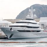 Rosneft boss Igor Setchine‘s yacht Amore Vero – meaning “true love“ – has been seized by the French authorities and is at La Ciotat harbour in south of France, on March 4, 2022. France has proceeded, under the implementation of European sanctions against Russia, to the seizure of a yacht linked to the Russian oligarch Igor Sechin, boss of the oil giant Rosneft. The almost 86-meter luxury yacht was in a shipyard in La Ciotat, in the south of France. Photo by Florian　Escoffier/ABACAPRESS.COM　2022年3月4日、Ｅｓｃｏｆｆｉｅｒ Ｆｌｏｒｉａｎ／ＡＢＡＣＡ／共同通信イメージズ 　提供元： Abaca Press