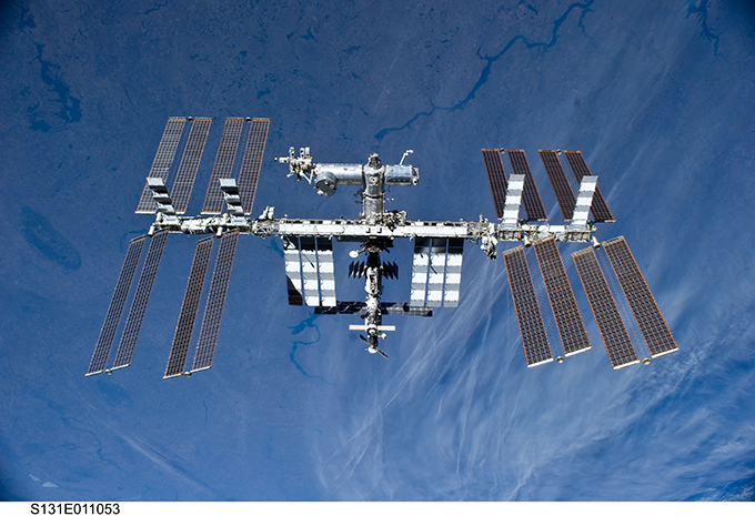 国際宇宙ステーション（NASA・JAXA提供）
