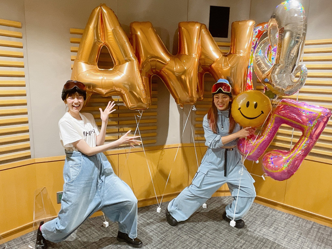 ANN0(ZERO)へのお引っ越しを祝して、ゲストの 佐藤栞里さんがバカでかい風船を持ってきてくれたよ！！　天使すぎっ！！！！