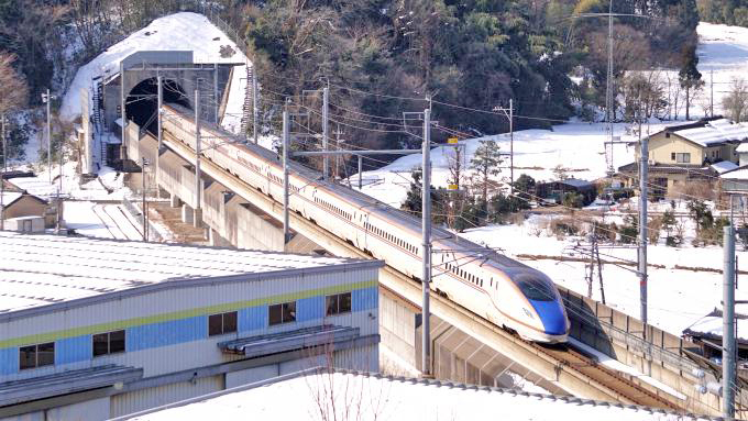 W7系新幹線電車「つるぎ」、北陸新幹線・金沢～新高岡間