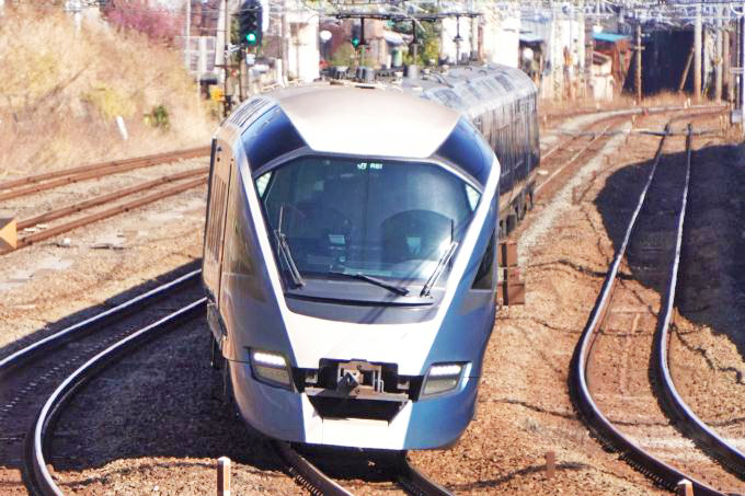 E261系電車・特急「サフィール踊り子」、東海道本線・川崎～横浜間