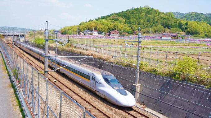 2000年登場のレールスター～700系新幹線電車「こだま」、山陽新幹線・東広島～広島間