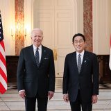 2022年5月23日、写真撮影～出典：首相官邸ホームページ（https://www.kantei.go.jp/jp/101_kishida/actions/202205/23usa.html）
