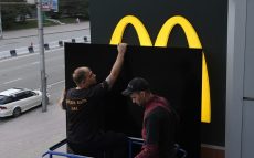 マクドナルドがある国同士は戦争しない？　マックのロシア撤退は、ウクライナ侵攻の象徴