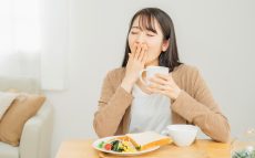 人間が「寝だめ」できない理由は「食事」に例えるとわかりやすい