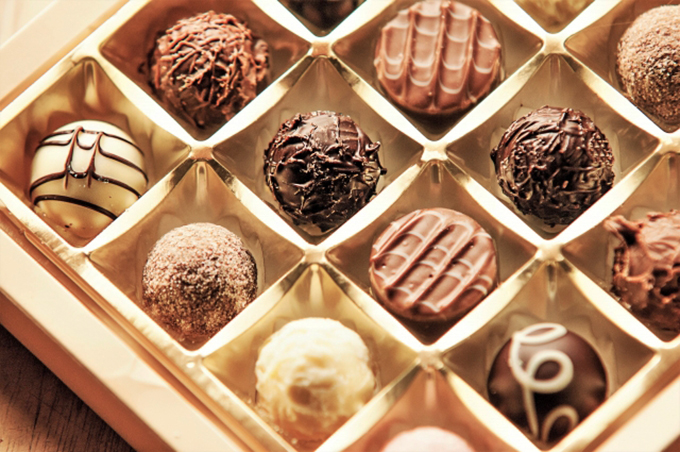 「バレンタインにチョコを贈る」風習、日本で初めて紹介したメーカーは？